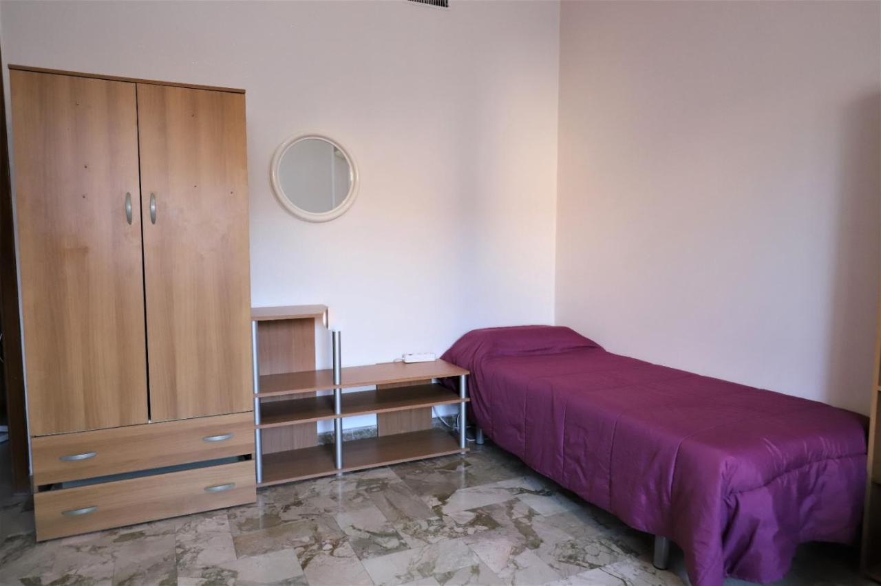 Albergue Aperitif - Happy Time - Naturist Culture Under 40 Tourists And Students - Free Bed For Volunteers *