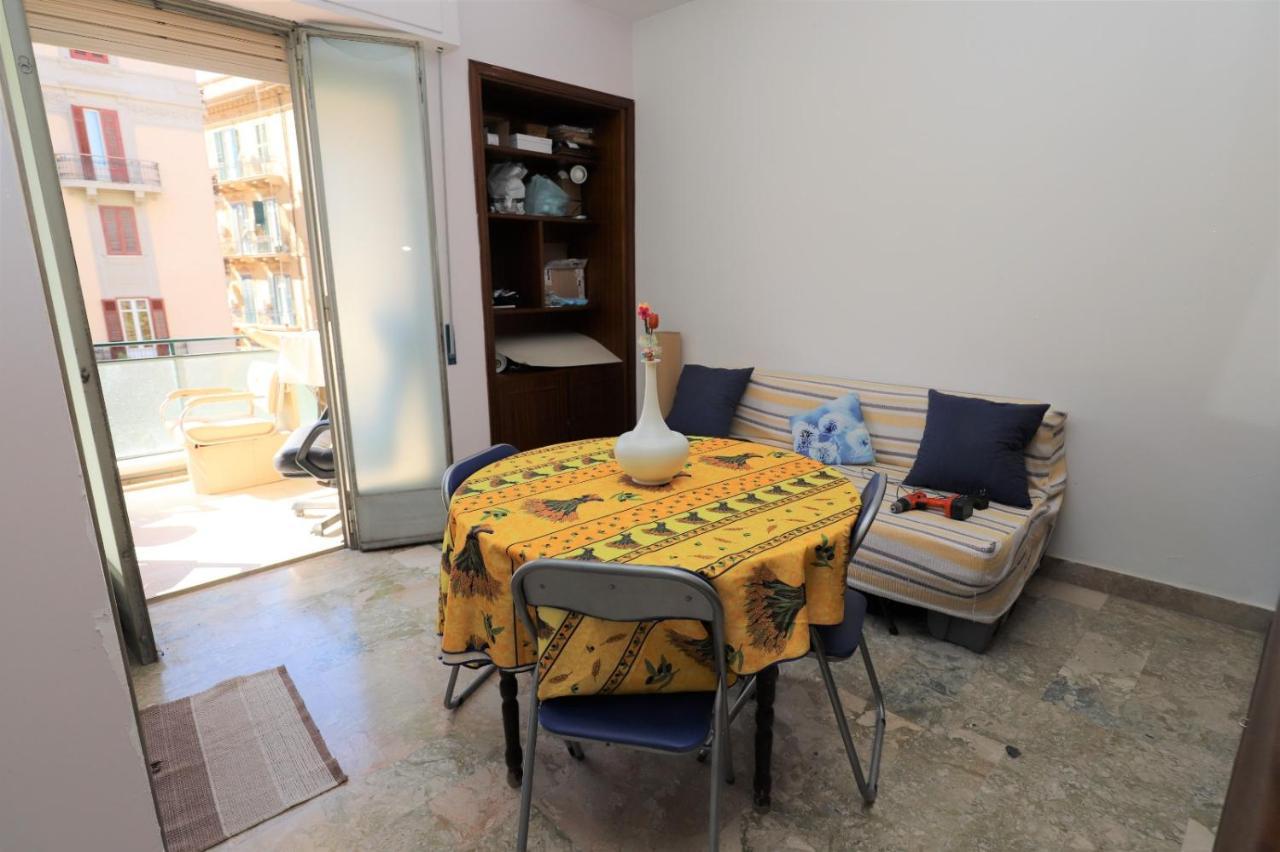 Aperitif - Happy Time - Naturist Culture Under 40 Tourists And Students - Free Bed For Volunteers Albergue
